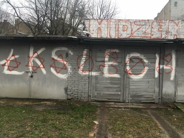 Media Name: anti-semetic_graffiti_0.jpg