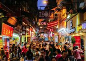 Media Name: street-scene-580a5139d8eae-580a53d1d4d05.jpg