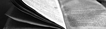 Media Name: 5-29-2015_bible_bookshelf.jpg