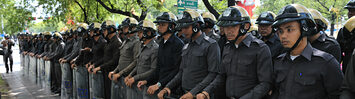 Media Name: police_-response-_to_pad_protest.jpg